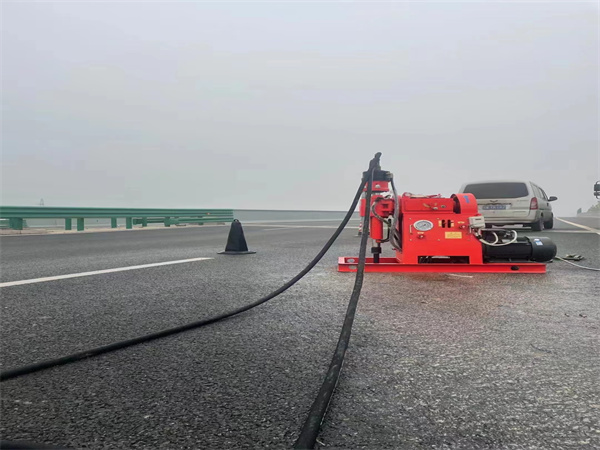 墨脱马路路基路面开裂下沉注浆加固灌浆